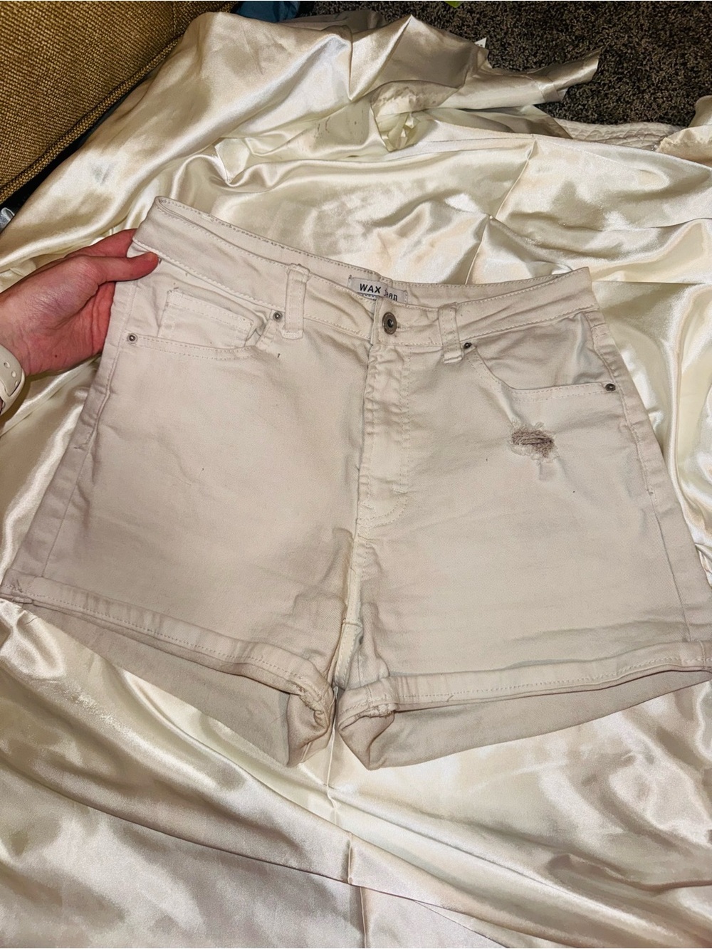 👑 Size Medium Wax Jean Cream Denim Shorts with Back Pocket Detail